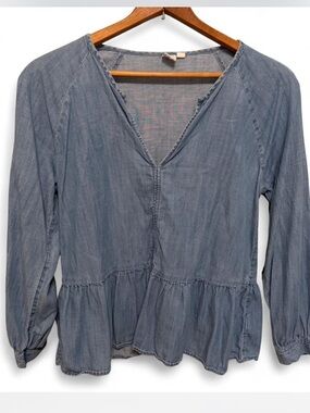 GAP Washed Blue Chambray V-Neck Peplum Blouse
